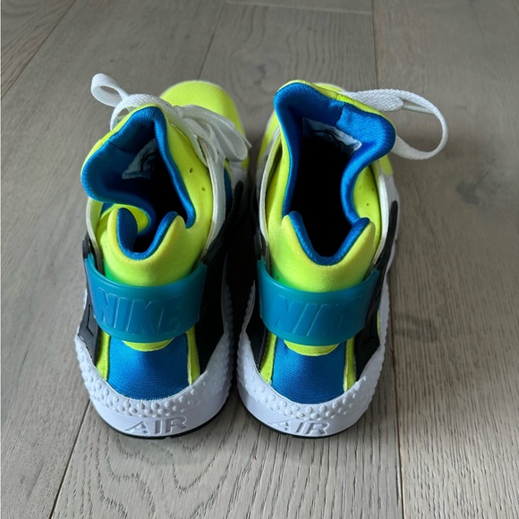 Nike Air Huarache Volt - Picture 4 of 9